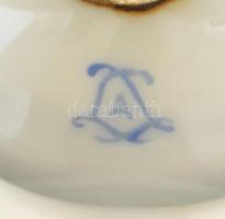 Sévres - Vincennes jelzésű! amfóra XIX. sz. kézzel festett, jelzett, egyik fül javított. 17 cm