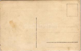 Hajóskapitány vasmacskával és távcsővel / Ship captain with anchor and binoculars. photo