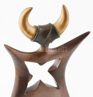 Sztrákos László (1954): Táncoló sámán, öntött, patinázott bronz, márvány talapzaton. m:40 cm, Jelezv...