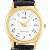 Casio aranyozott kvarc óra. Aranyozott fém tok, bőr szíjjal, vízálló működő, szép állapotban. d: 36 mm
