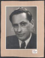 cca 1940 Fáth Imre (1896-1944) író, újságíró portréja, kartonra kasírozott fotó Laub Juci műterméből, 23×17,5 cm