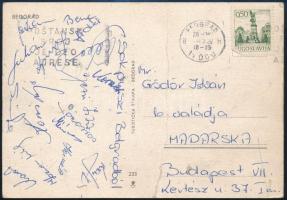 1973 A magyar labdarúgó-válogatott tagjai által aláírt képeslap a Jugoszlávia elleni mérkőzésről (1:1) Mészáros, Fábián, Páncsics, Horváth, Bálint, Juhász, Kocsis, Vidáts, Szőke, Bene, Zámbó / Autograph signed postcard of the Hungarian national football team