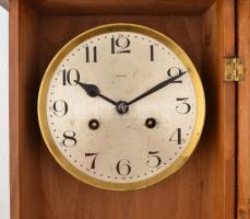 Kienzle falióra. Jelzett, felesütős, ingajáratos. Friss szervízzel, működik. Kulccsal 65 cm