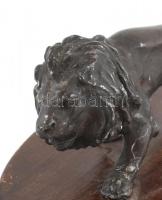 Bronz oroszlán fa alapon 16x11 cm