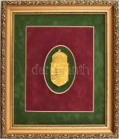 Magyar nagycímer. cca 1910. Aranyozott fém, dekoratív paszpartuban, keretben. Címer mérete 8 cm. Keret: 25x28 cm