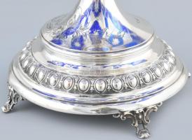 Ezüst (Ag) talpas kínáló, főnemesi koronás monogrammal, dúsan csiszolt, kék ólomkristály tállal. jel...