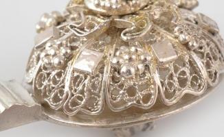 Ezüst (Ag) empire kalaptű, filigrán díszítéses, jelzett: német és cseh behozatali jellel. 1820 körül...