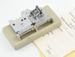 cca 1960-1970 "Selena" szovjet filmnéző és szerkesztő készülék 8 mm-es filmhez, fém házzal...