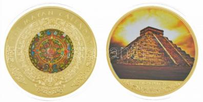 DN Maják - Maja naptár aranyozott, részben multicolor festett fém emlékérem (70mm) + Maják - Chichen Itza aranyozott, részben multicolor festett fém emlékérem (70mm) T:1