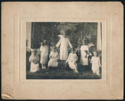 1929 Kislányok angyal jelmezben, kartonra kasírozott fotó, 11×14 cm