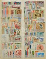 1914-2006 2.640 klf magyar bélyeg, blokk és kisív 14 lapos berakóban