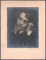 Ady Endre (1877-1919) portréja, nagyméretű fotó kartonra ragasztva, Székely Aladár felvétele, ceruzával jelzett, 22×17 cm