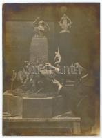 Beck Ö. Fülöp (1873-1945) szobrászművész munka közben a műtermében. Vintage fotó, kartonra kasírozva. Jelzés nélkül. Bal felső sarkában kissé sérült. 39,5x29,5 cm