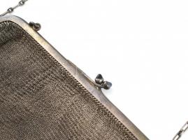 Aranyozott ezüst (Ag) színházi táska. Jelzett, kis sérülésekkel, nettó: 226 g