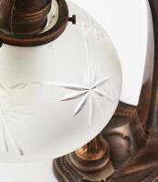 Dekoratív réz asztali lámpa, öntött réz figurával, csiszolt hibátlan búrával, működik, m:28 cm