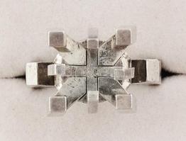 Ezüst (Ag) Gorej, János (1941-): Design gyűrűr. Jelzett, m:59, nettó: 17,5g