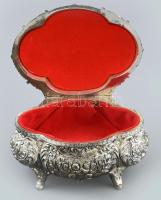 Fém ékszertartó ládika. 10x8 cm