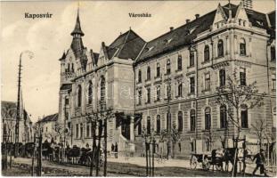 1911 Kaposvár, Városház, lovaskocsik. Szabó Lipót kiadása