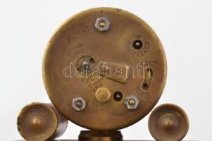 Francia ébresztőóra, mini kivitel. Réz házzal, fa alapon. Felhúzó hiányzik. 10x8 cm