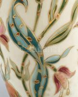 Zsolnay porcelán váza. Kézzel festett, jelzett, (János Jánosné) hibátlan. 27,5 cm