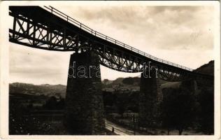 1944 Uzsok, Uzok, Uzhok; Vasúti híd, viadukt. Steinfeld Erzsébet kiadása / railway viaduct