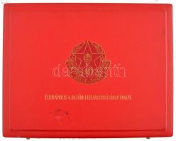 1949-1985. "Április 4-i díszszemle" 17xklf jelvény a katonai díszszemlékről + 3db "Ok...