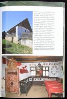 Pataki János: Erdélyi-medence. Kalotaszeg, Mezőség, Torockó. Fényképezte és szerkesztette: - -. Bp.,...