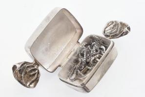 Ezüst (Ag) cukorka formájú szelence, benne szív medálos ezüst nyaklánc, 51x22 mm, össz. 16 g