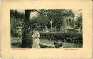 1912 Kézdivásárhely, Targu Secuiesc; Molnár Józsiás park, hölgy gyerekkel egy padon. W. L. Bp. 6887. 1910-13. / park, lady with child on a bench