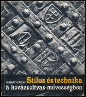 Pereházy Károly: Stílus és technika a kovácsoltvas-művességben. Bp., 1986., Műszaki. Gazdag képanyaggal illusztrált. Kiadói papírkötés, kissé kopott borítóval, az elülső borítón gyűrődésnyommal, kis szakadással.