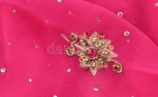 Indiai ciklámenszínű stóla, flitteres, gyöngyös díszítéssel, nagyméretű, kb. 235x110 cm