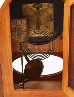 Asztali / kandalló óra. Ingajáratos, felesütős, szép hanggal, működő, jó állapotban. Fazettált üvegb...