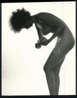 cca 1969 Műtermi akt, 1 db vintage fotó, ezüst zselatinos fotópapíron, 10,8x8,6 cm