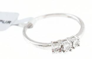 Ezüst (Ag) gyűrű 3 db gyémánttal 0,02 ct, certifikáttal 1,5 g m:59 Tanúsítvánnyal