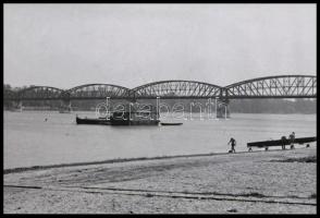 cca 1930 Hajómalom az Újpesti híd közelében, 1 db mai nagyítás, 10x15 cm