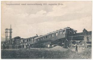 1912 Szepesszombat, Spisská Sobota; 1911. augusztus 23-i vasúti szerencsétlenség, összetört vonat. Hensch Ede fia kiadása / railway accident, destroyed train