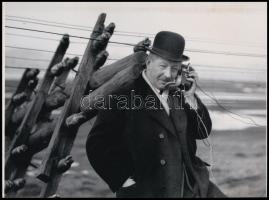 cca 1931 Gárdony határában, a vasúti vonal mentén levő telefon és távíró vonalak vihar utáni felmérése, javítása; külön érdekesség a hordozható telefon használata kint a terepen (ld. a legnagyobb képen), 5 db mai nagyítás jelzés nélkül Kerny István (1879-1963) budapesti fotóművész hagyatékából, 18x24 cm és 10x15 cm