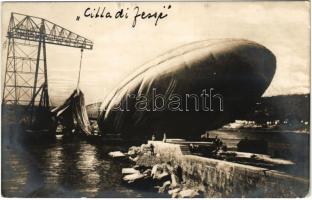 A Pola felett lelőtt Citta di Jesi olasz léghajó maradványai / K.u.K. Kriegsmarine. Citta di Jessi Italian military balloon shot in Pola. R. Marincovich (EK)