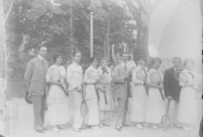 cca 1920 Tenisz társaság, 3 db vintage üveglemez NEGATÍV Kerny István budapesti fotóművész hagyatéká...