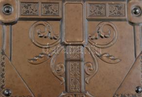 Antik, XIX. sz. fotóalbum, dombornyomott, historizáló ornamentikával díszített bőrkötésben, réz csat...