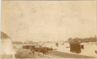 Komárom, Komárnó; kikötő katonákkal / Danube river port, ships and soldiers. photo