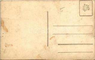 Kolozsvári Atlétikai Club (KAC) biciklikörének kerékpárversenyzője virágokkal feldíszített kerékpárr...