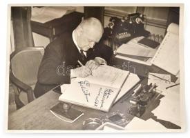 Lehár Ferenc, Pálházy Gyula fényképész-operatőrnek dedikált fotója, 18×24 cm + Lehár Ferenc képeslap...