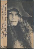 cca 1960-1970 Zalatnay Sarolta (Cini) (1947- ) énekesnő autográf aláírása fiatalkori fényképén, 15x10 cm