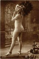 Erotikus meztelen hölgy fejdísszel / Erotic nude lady with headdress. J.A. Paris Serie 594. (non PC)