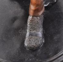 BARRE jelzéssel: Pajzsos katona. Öntött, patinázott bronz,márvány talapzaton,bronz talapzatán jelzet...