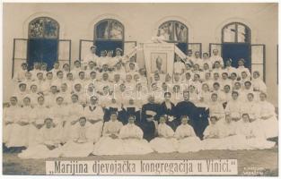 Vinica (Varasd), Marijina djevojacka kongregacija u Vinici, Darovala grofica Ida Festetic / Mária leánygyülekezete papokkal / Mary's girls' congregation with priests. E. Heiszig Varazdin photo