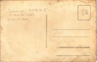 Debrecen, Bukovits István borbély és fodrász terme, tulaj és tanoncok az üzlet előtt. Petőfi tér 6.,...