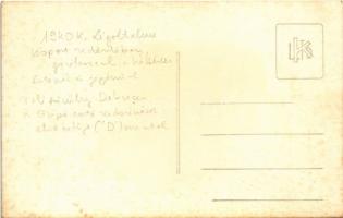 ~1940 Debreceni Légoltalmi csapat katonái védőruhában autógépjárművek előtt / Hungarian military air...