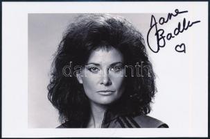 Jane Badler (1953-) amerikai-ausztrál színésznő és énekesnő aláírása az őt ábrázoló fotón